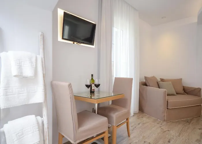 Adriana Агиос-Прокопиос